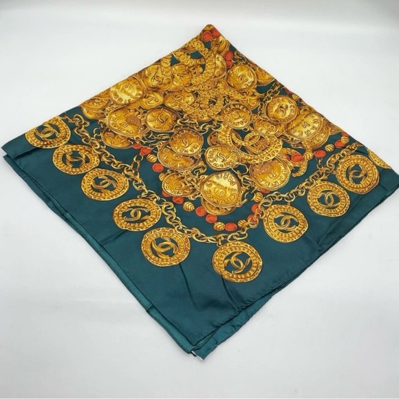 CHANEL COCO MARK
LOGO GOLD CHAIN
AND COIN PATTERN - Picture 6 of 6